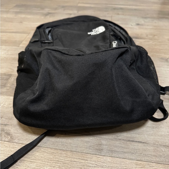 North Face Vault Backpack Black 26L - Picture 6 of 9